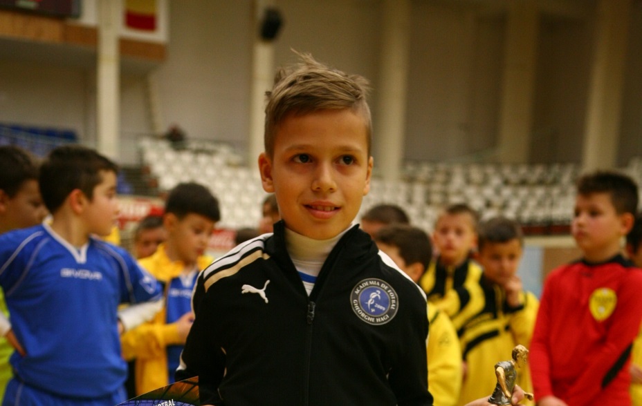 Fotbal: Constănțeanul Luca Băsceanu, desemnat cel mai bun jucător al Memorialului Ene - enelucasursaacademiahagiro-1419165237.jpg
