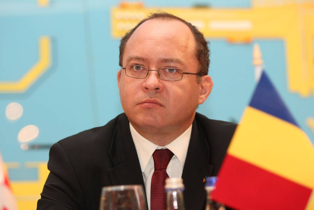 Aurescu: E nevoie de schimbarea garniturii în ambasadele României - enevoiedeschimbare-1430393926.jpg