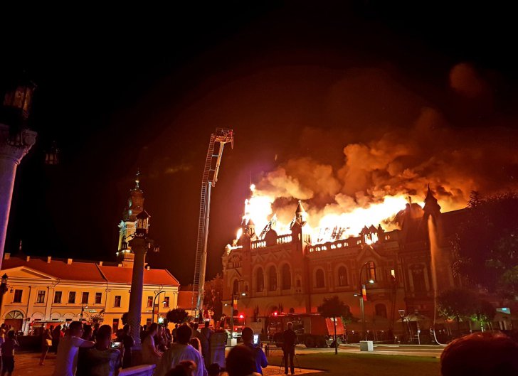 Incendiu devastator la Oradea. A ars Palatul Episcopiei greco-catolice - episcop-1535267565.jpg