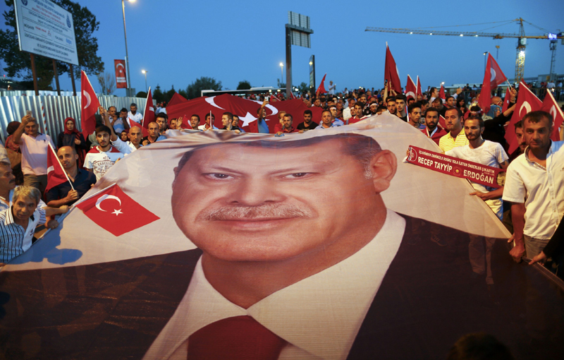 Partidul de guvernământ AKP a ordonat epurări  în rândul membrilor săi, care au legături cu Gulen - epurariturcia-1470399552.jpg
