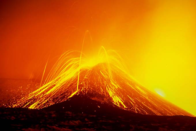 Vulcanul Etna a erupt pentru prima dată în 2013 - etna-1361277181.jpg