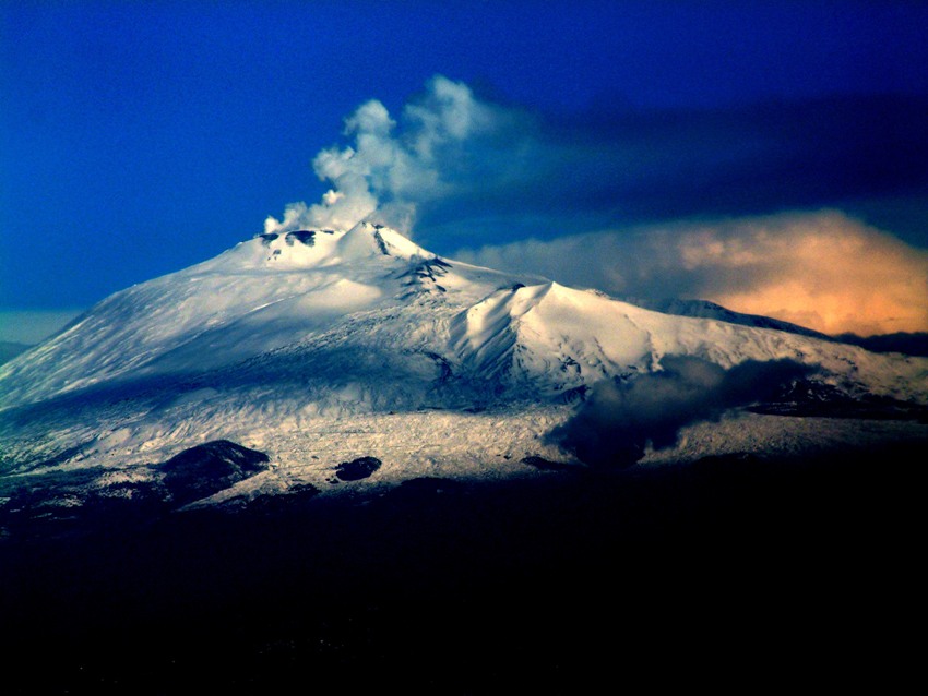 Vulcanul Etna  și-a întrerupt erupția - etnaavi-1387318757.jpg