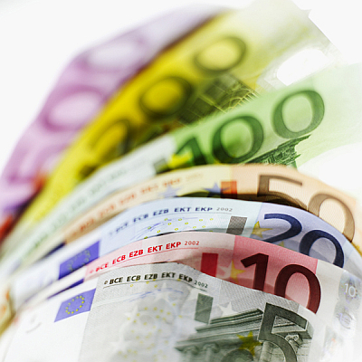 Află cu cât s-au redus depozitele în valută - euro-1322130281.jpg