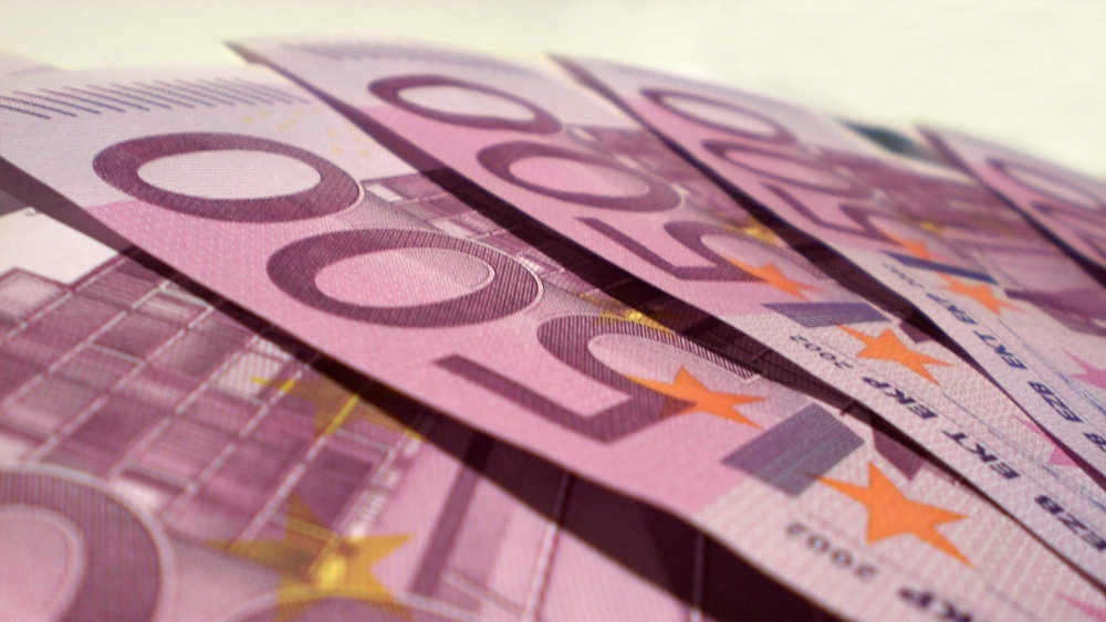 Euro se depreciază ușor - euro-1373455547.jpg