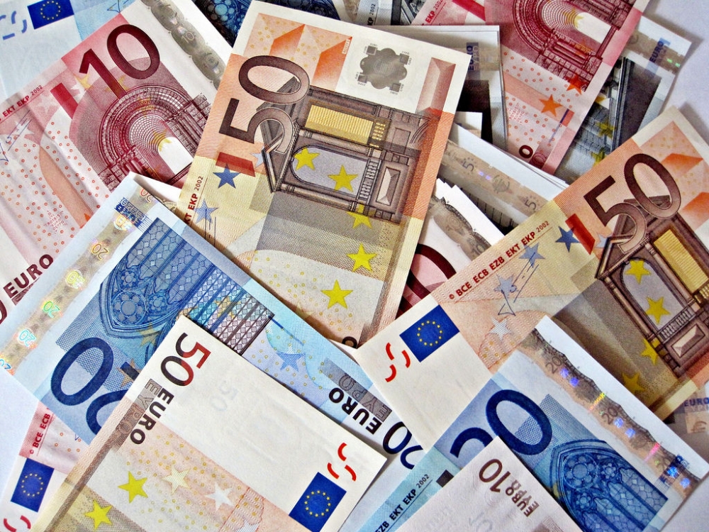 Euro, mai puternic - euro-1378291453.jpg