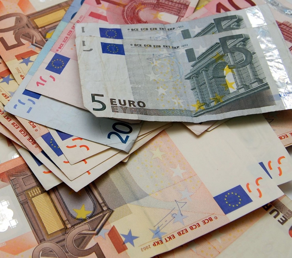 Euro face un pas înapoi - euro-1380193425.jpg