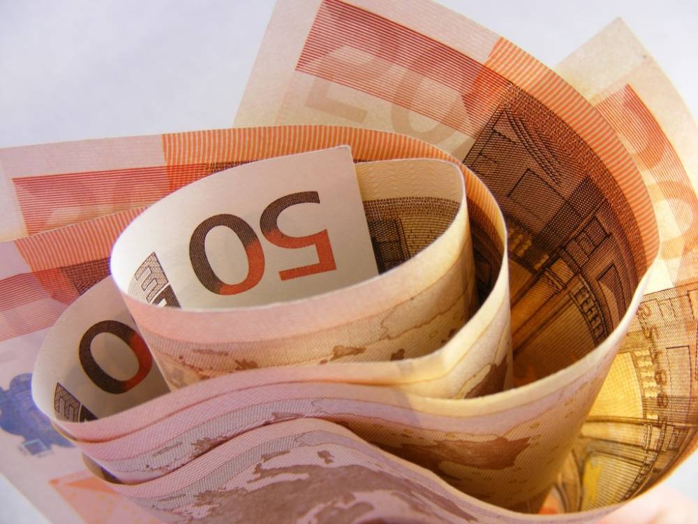 Guvernanții sprijină accesul la finanțare al IMM-urilor - euro-1428426603.jpg