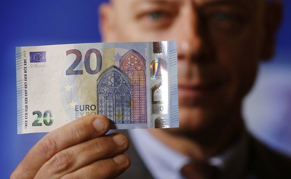 Banca Centrală Europeană lansează noua bancnotă de 20 de euro - euro-1448381425.jpg