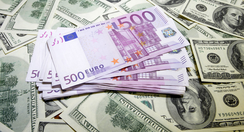 Euro a revenit peste pragul de 1,20 dolari, pentru prima dată în ultimii doi ani - euro-1504007483.jpg