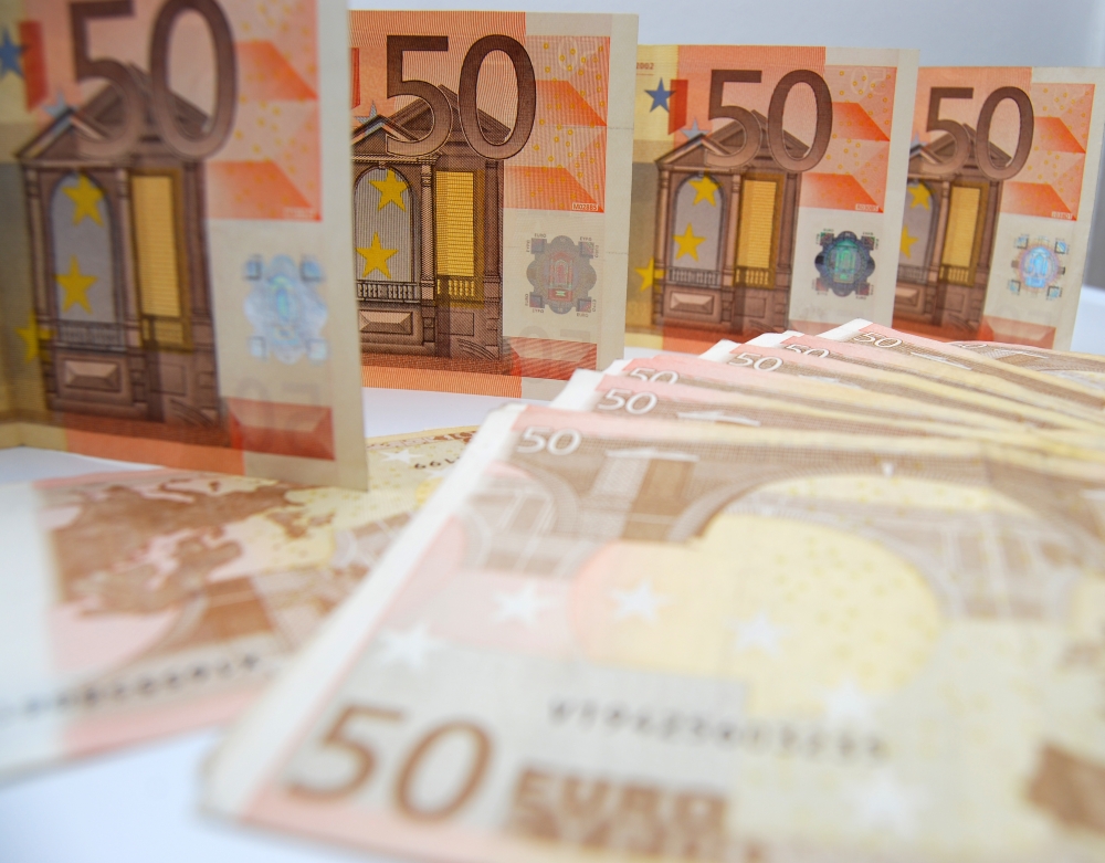 Euro rămâne la 4,44 lei - euro10-1373279277.jpg