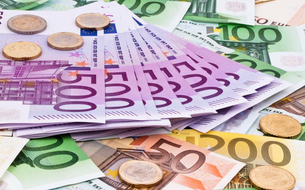 Euro a cedat 0,18% în lupta cu leul - euro123-1476890612.jpg