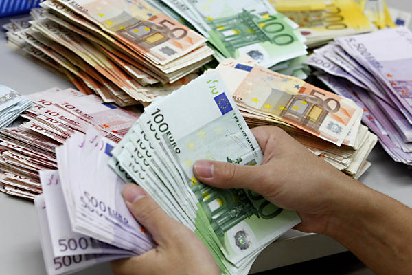 România ar obține 43 miliarde de euro, în urma negocierilor bugetului UE 2014 - 2020 - euro1352115189-1360342118.jpg