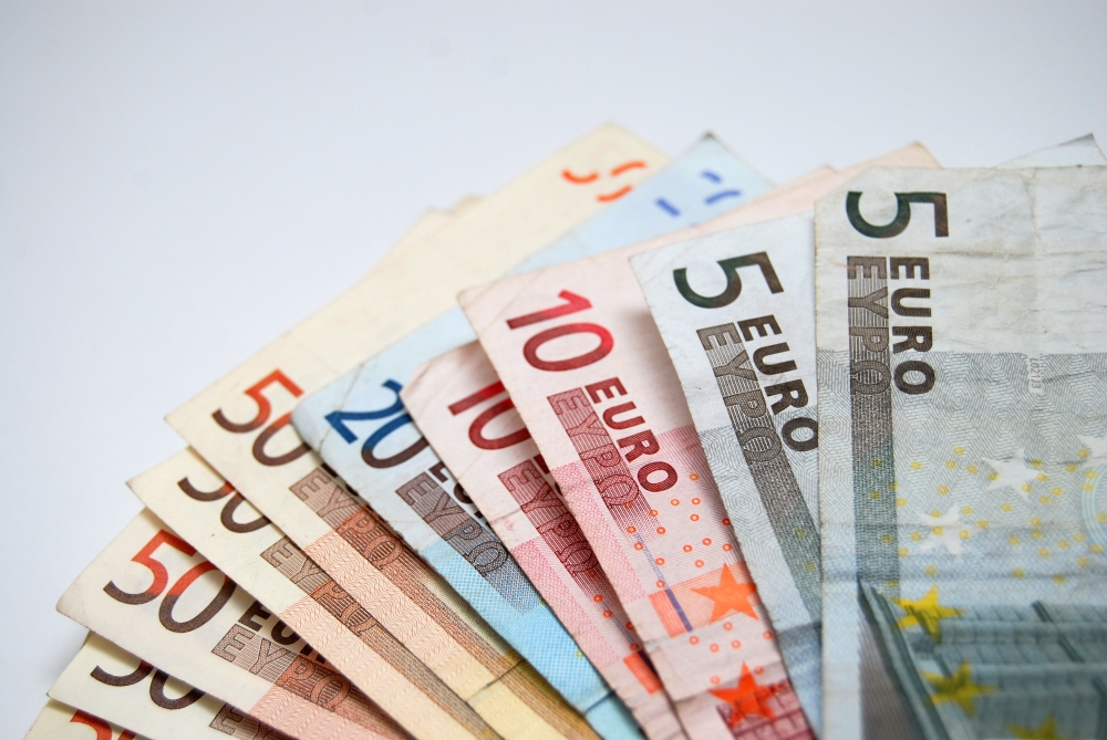 Euro își continuă aprecierea - euro4-1358855629.jpg