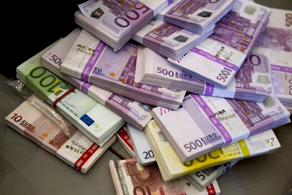 Euro bate pasul pe loc - euro4-1373625289.jpg