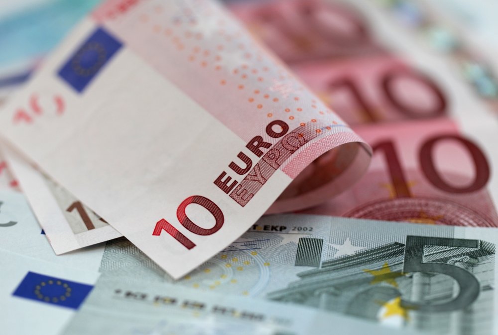 Euro rămâne peste pragul de 4,5 lei - euro4jpg-1392983497.jpg