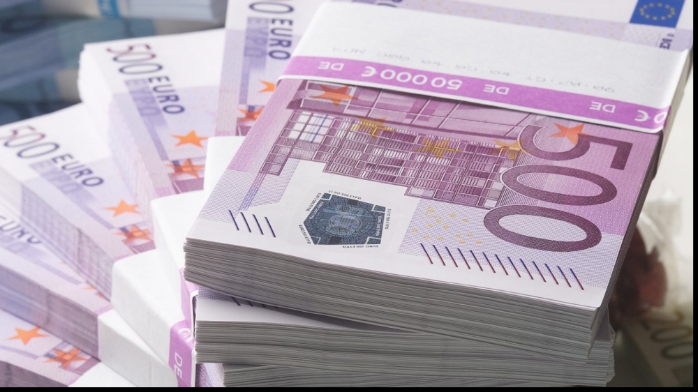 Euro a sărit de 4,45 lei - euroa-1398855334.jpg
