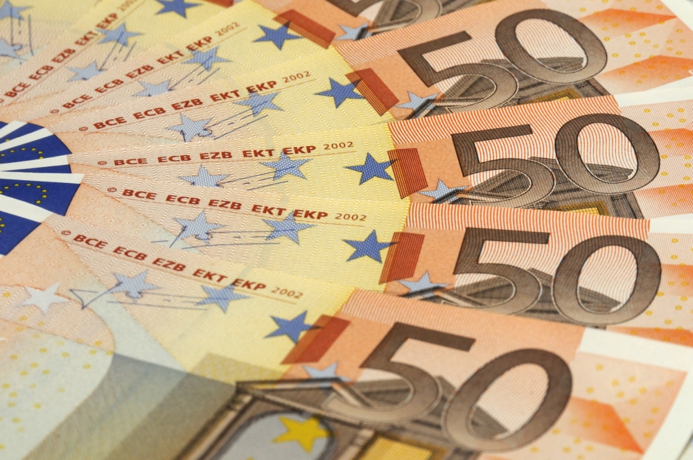 Euro rămâne sub 4,4 lei - euroc-1401274900.jpg