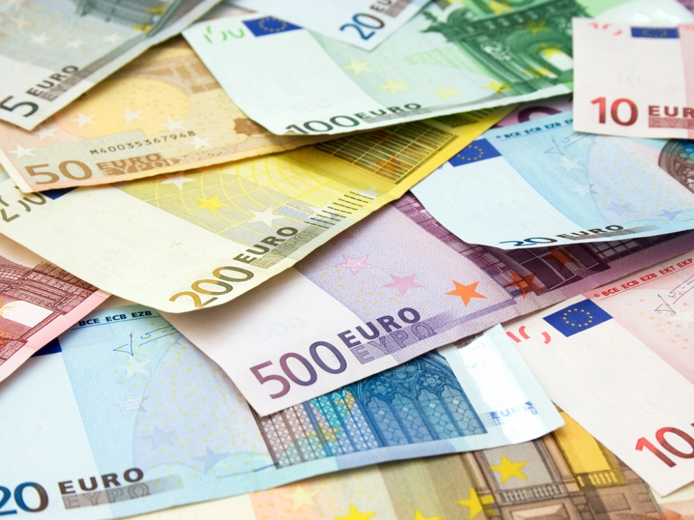Euro, la nivelul minim din ultimele opt săptămâni - euroexchangeratefluctuates27-1346102359.jpg