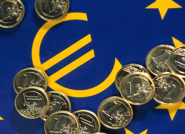 BCE menține dobânda  de referință  la 0,75% - euros-1349445098.jpg