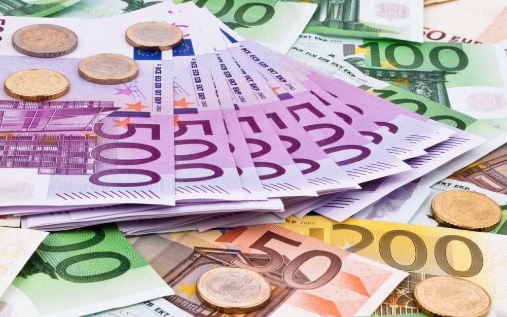 MFP a împrumutat 3 mld. euro de pe piețele externe, în prima emisiune de eurobonduri pe 2020 - euros-1579624455.jpg