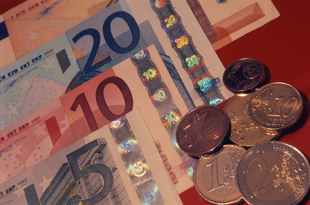 Euro rămâne sub pragul de 4,5 lei - euroxx-1391428505.jpg