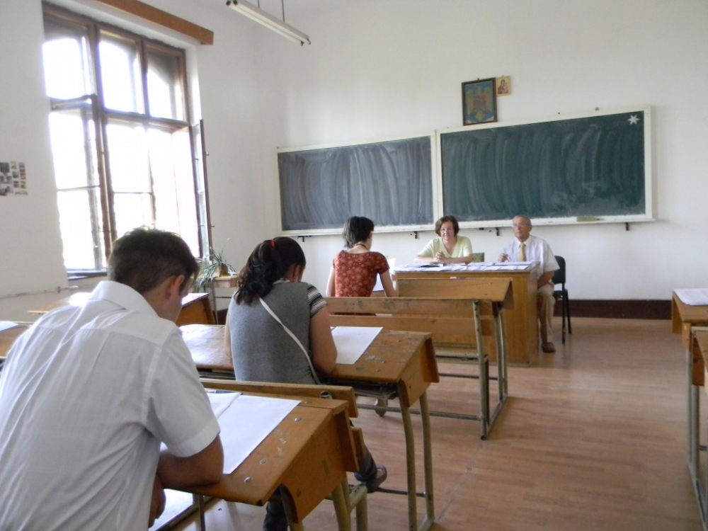 130 de elevi  au susținut examenul  DELF Scolaire - examen-1336407512.jpg