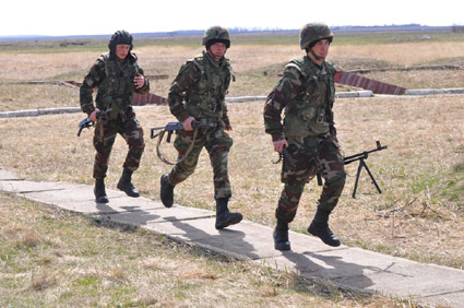 Exerciții tactice cu trupe  și trageri de luptă, în Constanța - exercitiitactice-1409850982.jpg