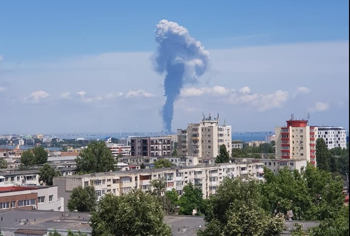Unul dintre răniții în explozia de la Rafinăria Petromidia A MURIT ÎN GERMANIA - explozie2-1626181817.jpg