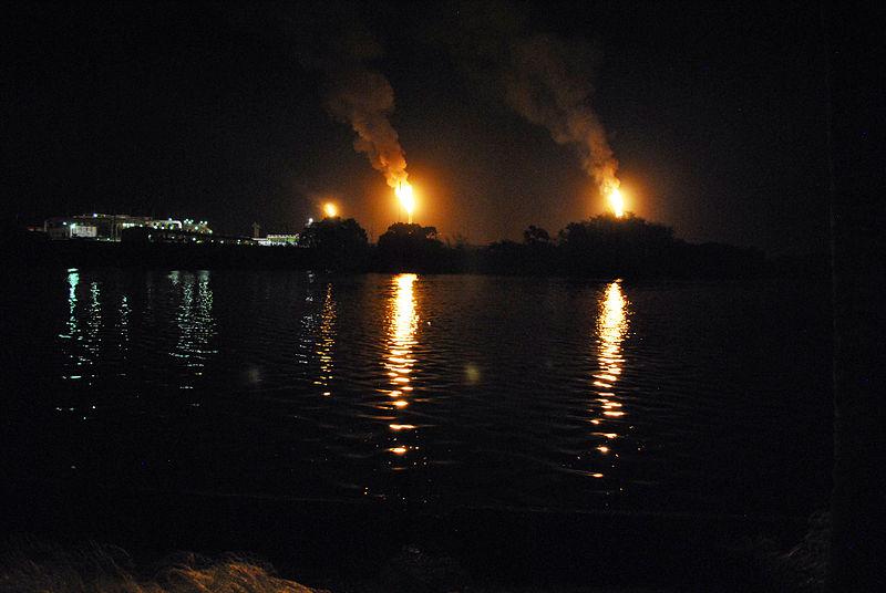 Explozie și incendiu la o conductă petrolieră din Golful Mexic - exploziesiincendiulaoconductapet-1609749878.jpg