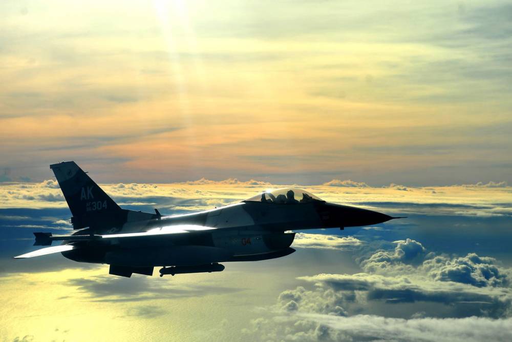 România negociază cu SUA cumpărarea de noi avioane F-16 - f16-1482337310.jpg
