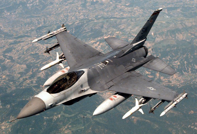 Forțele Aeriene: Încă trei F-16 vor ateriza, azi, în România - f16c19990601f0073c007-1481797435.jpg