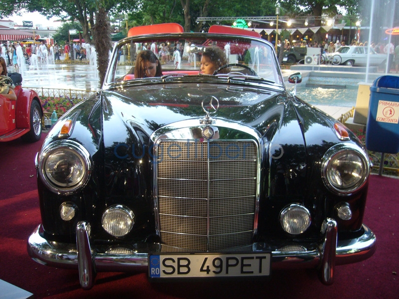 Cea mai frumoasă mașină de la expoziția din Mamaia fusese interzisă de Ceaușescu - f18ca68352536e995e0cea95572067d4.jpg