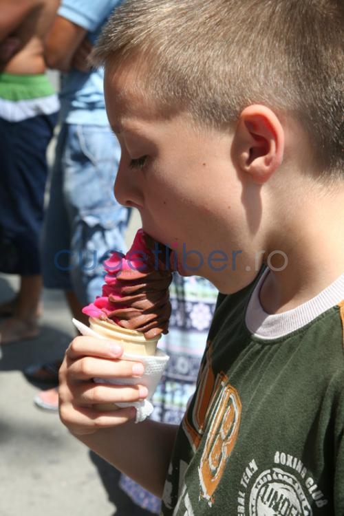 Feriți copiii mici de prea multă înghețată! - f1be3ad90345f56fd97fcf282a265902.jpg