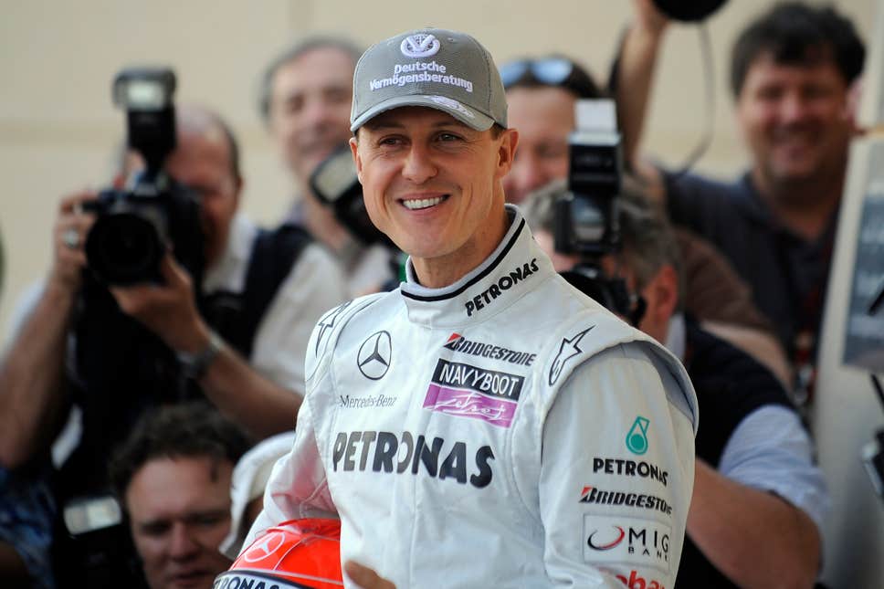 Michael Schumacher, spitalizat la Paris pentru un 