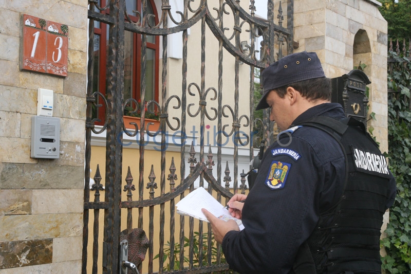 Jandarmii au bătut la ușa lui Nicușor Constantinescu pentru a-l duce la proces - f8e310a5f495f67a2a7c1d283a9e0b7b.jpg