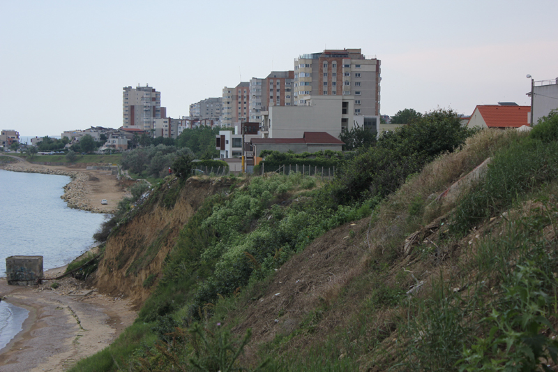 Cât o mai duc plajele românești - falezanord1-1363884116.jpg