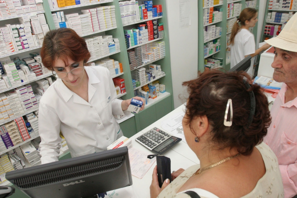 Lista de medicamente compensate va fi actualizată în această vară - farmacie1358847530-1372060750.jpg