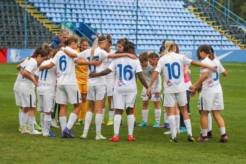 Echipa feminină de fotbal Farul Constanţa a promovat în Liga I - farul-fete-1683554086.jpg