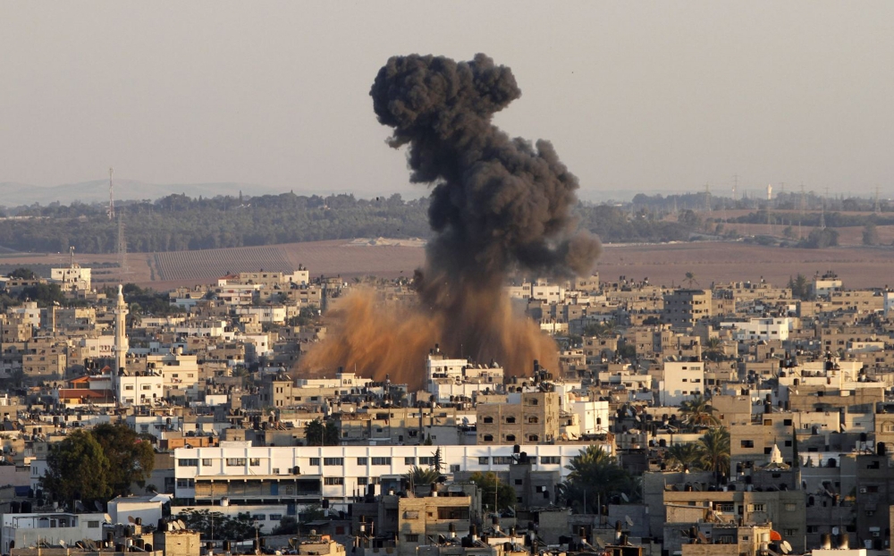 Conflict în Fâșia Gaza: Avioane militare israeliene au distrus două clădiri de 12 și șapte etaje - fasiagazaexplozie-1408887627.jpg