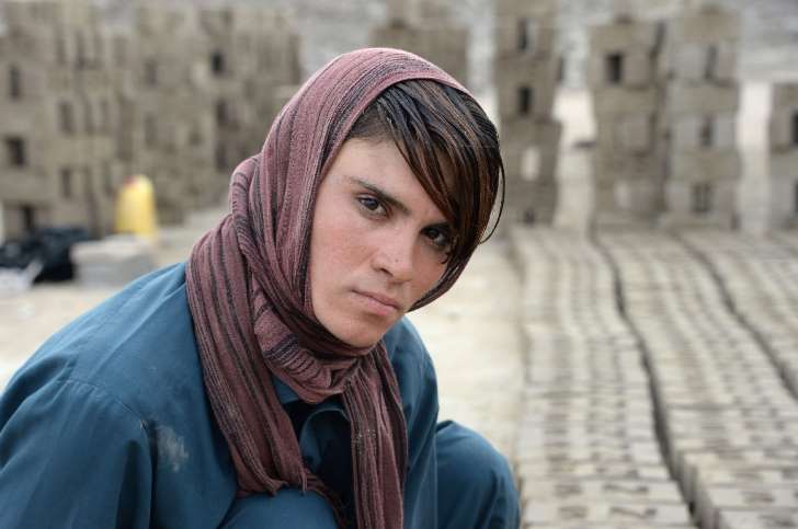 Povestea emoționantă a fetei din Afganistan forțate de părinți să ducă o viață de băiat - fataafgana-1524573929.jpg