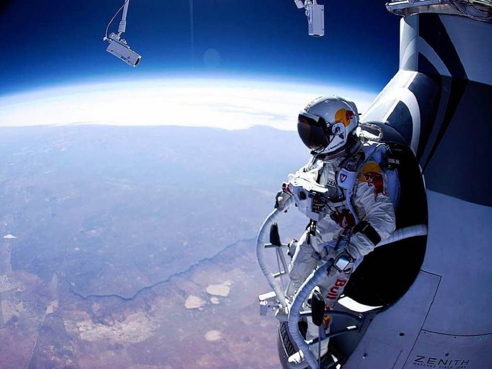 Felix Baumgartner se înalță cu balonul - felix-1612356211.jpg