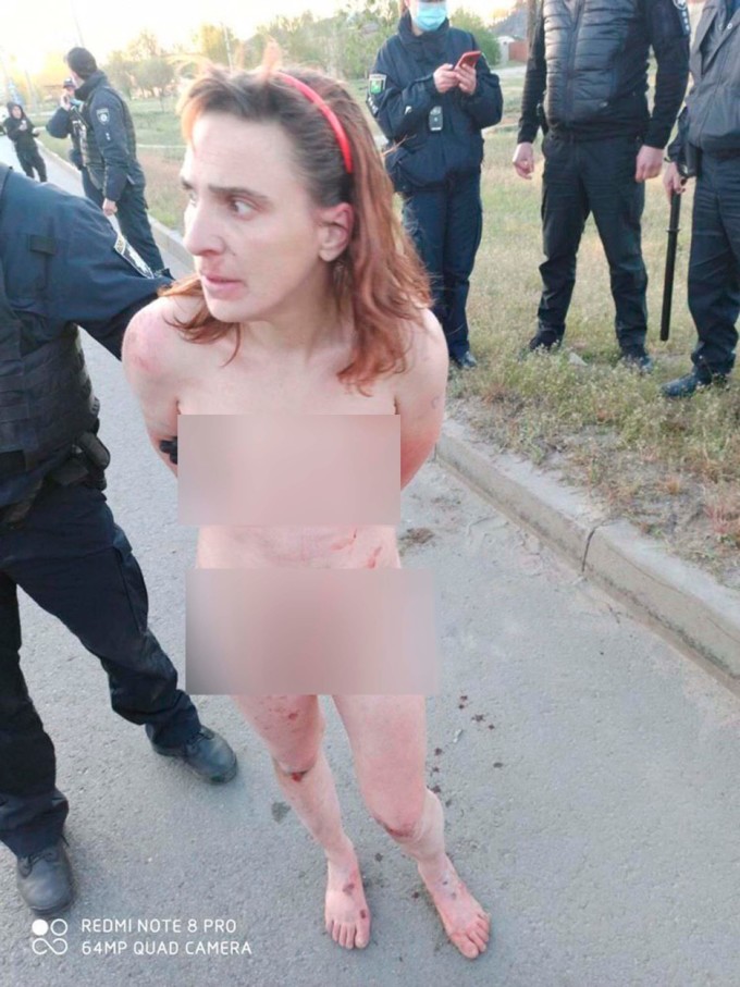Femeie oprită de poliție pentru că mergea pe stradă goală, stropită cu sânge - femeie-1589015756.jpg