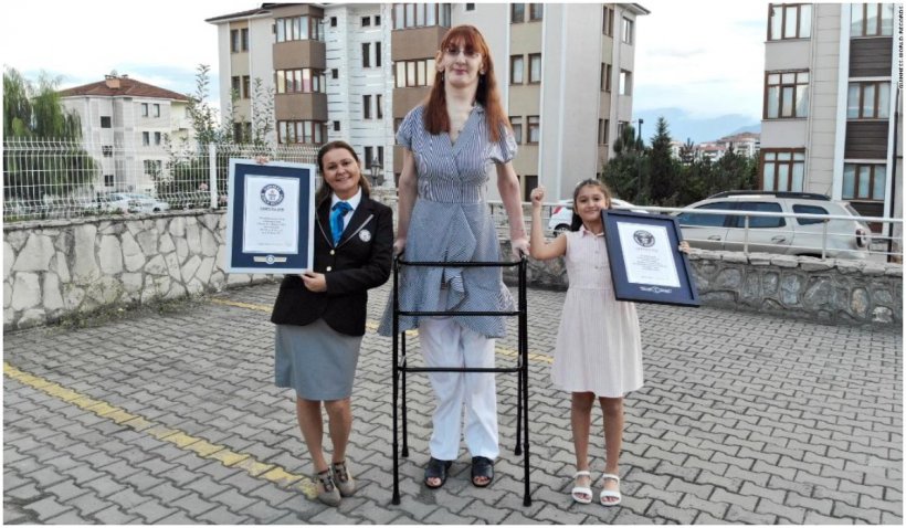 Cea mai înaltă femeie din lume este din Turcia și măsoară 2,15 m - femeie-1634133068.jpg