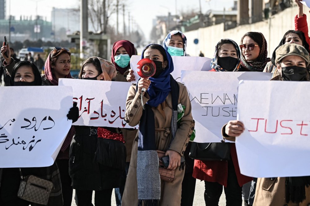 Femeile afgane, protest la Kabul. „Progresele făcute de-a lungul anilor au dispărut şi viitorul pare nesigur” - femeile-afgane-1692091235.jpg