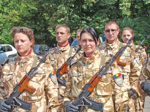 The Sun: România are cele mai sexy femei militar - femeimilitar-1371291999.jpg