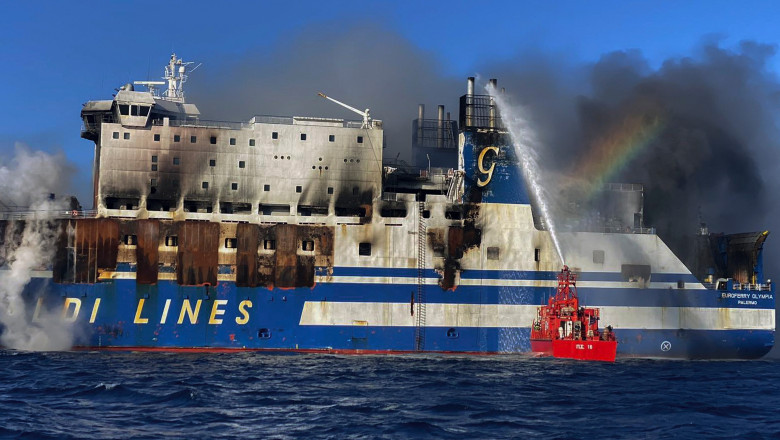 Posibilă pată de poluare lângă feribotul care a luat foc în Mediterană - feribotpoluare-1645369841.jpg