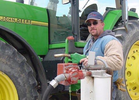Fermierii primesc ajutor majorat pentru motorină - fermieriiprimescajutormajorat-1475682441.jpg