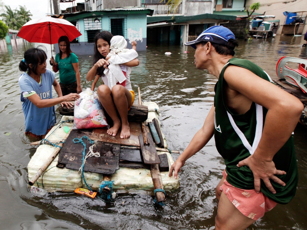 Taifunul Bopha  s-a abătut  asupra Filipinelor - filipine-1354630381.jpg
