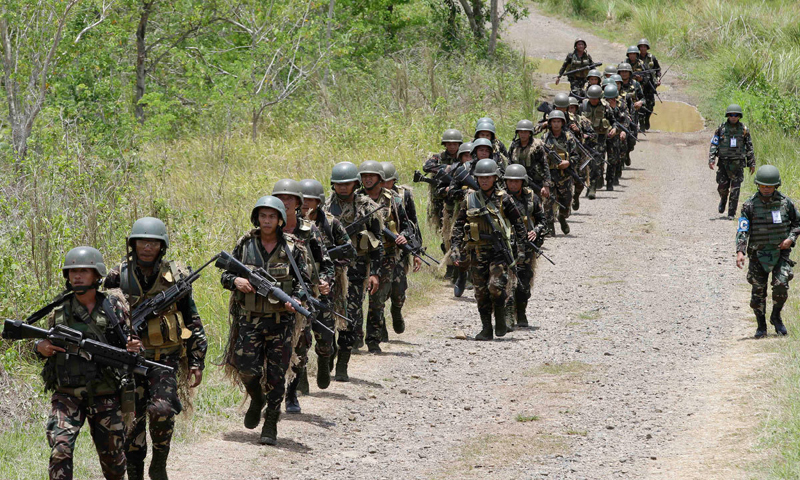 Confruntări militare sângeroase în Filipine - filipine-1460287837.jpg