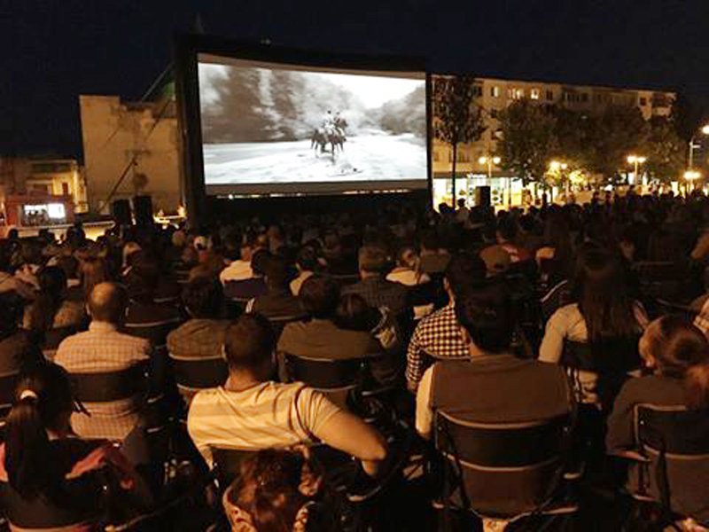 Filme în aer liber, la Festivalul Nomad Global Village - filmeinaerliber-1471620013.jpg